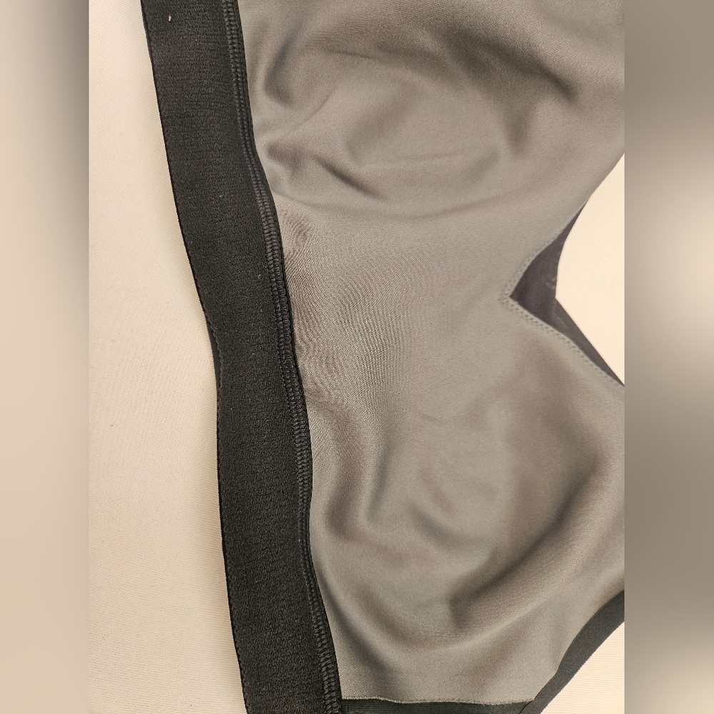 Brooks- Women's Black Sports Bra Sz 32D - Picture 7 of 12